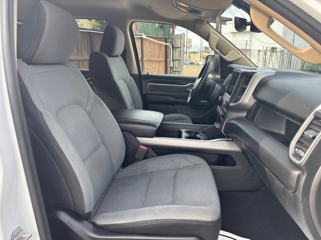 Ram 1500 Vehicle Full-screen Gallery Image 10