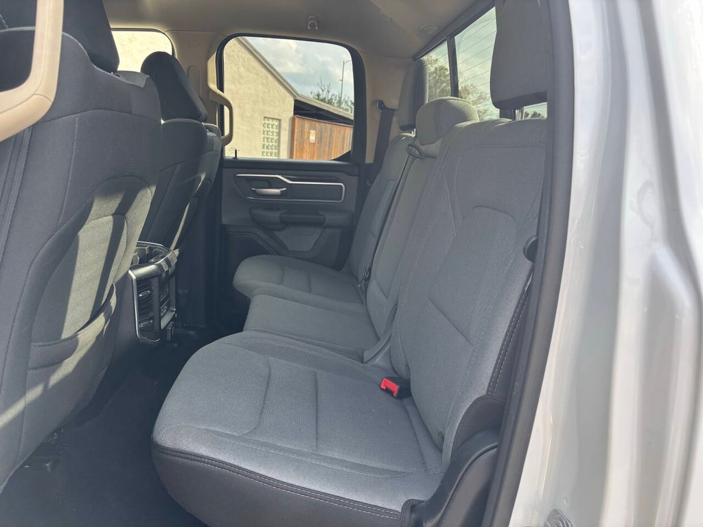 Ram 1500 Vehicle Full-screen Gallery Image 11