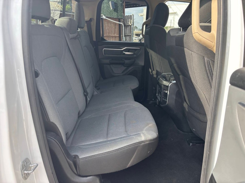 Ram 1500 Vehicle Full-screen Gallery Image 12