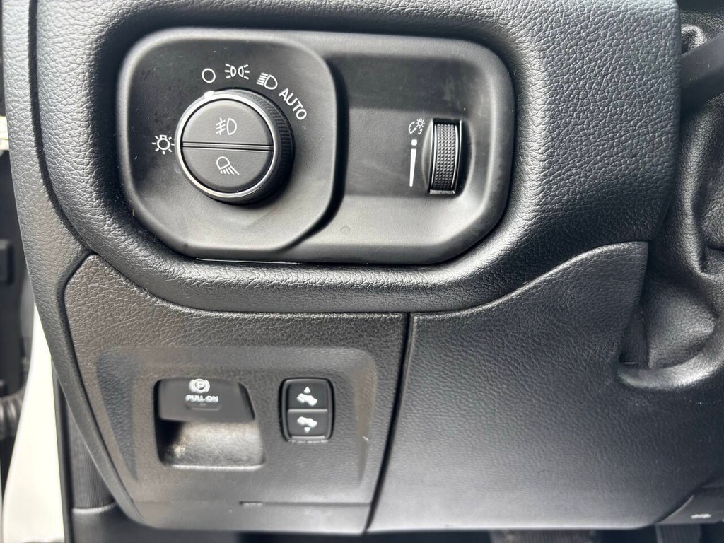 Ram 1500 Vehicle Full-screen Gallery Image 18