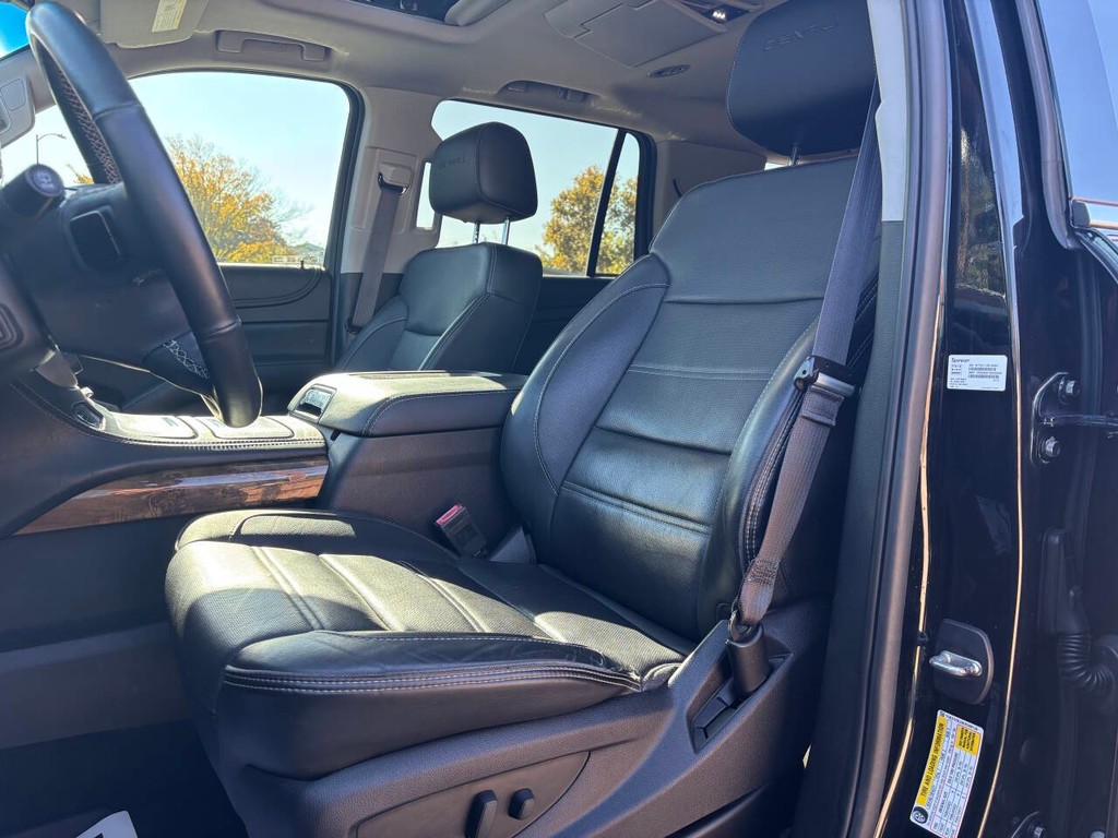 GMC Yukon Vehicle Full-screen Gallery Image 09