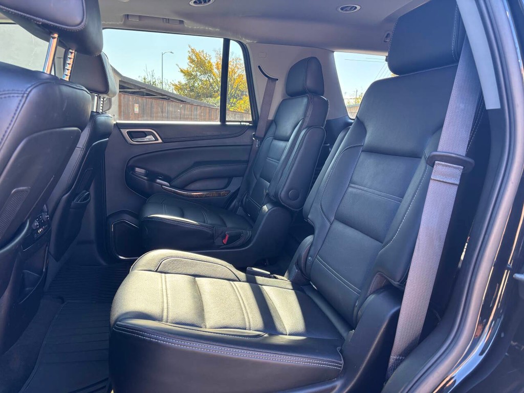 GMC Yukon Vehicle Full-screen Gallery Image 11