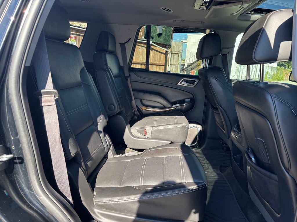 GMC Yukon Vehicle Full-screen Gallery Image 12