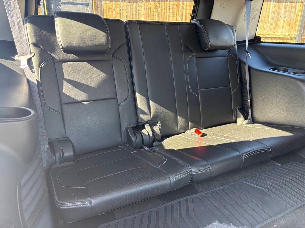 GMC Yukon Vehicle Full-screen Gallery Image 13