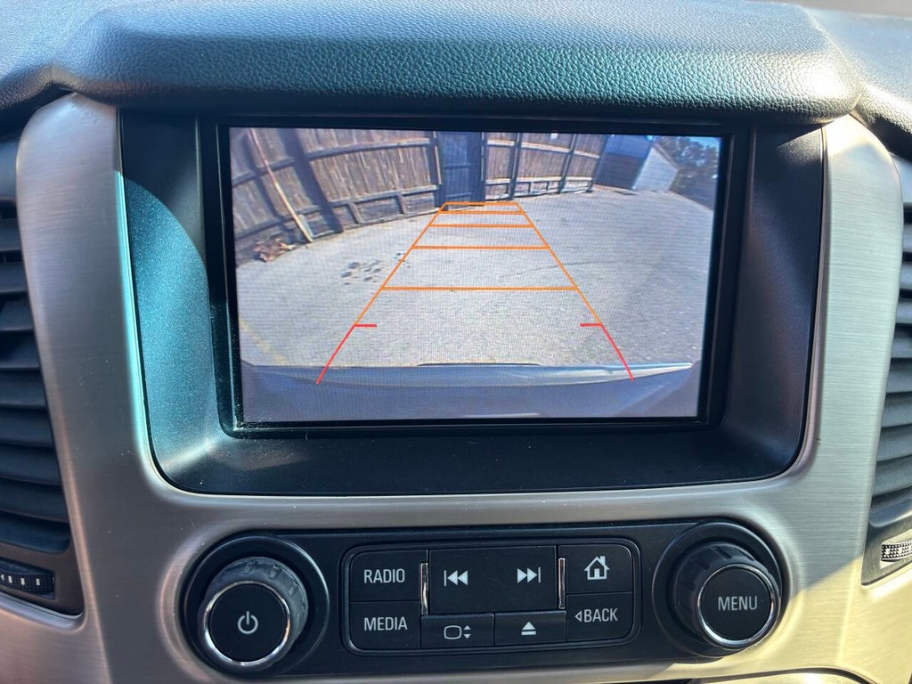 GMC Yukon Vehicle Full-screen Gallery Image 17