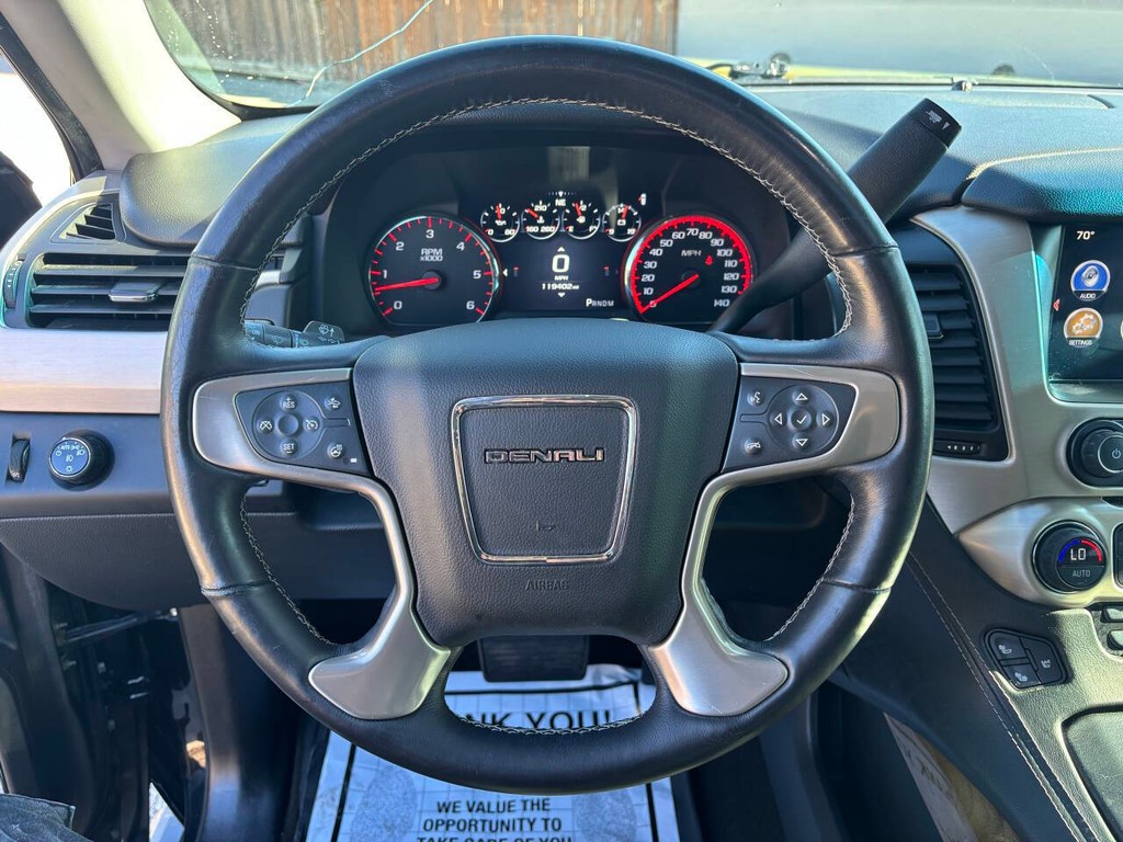 GMC Yukon Vehicle Full-screen Gallery Image 18