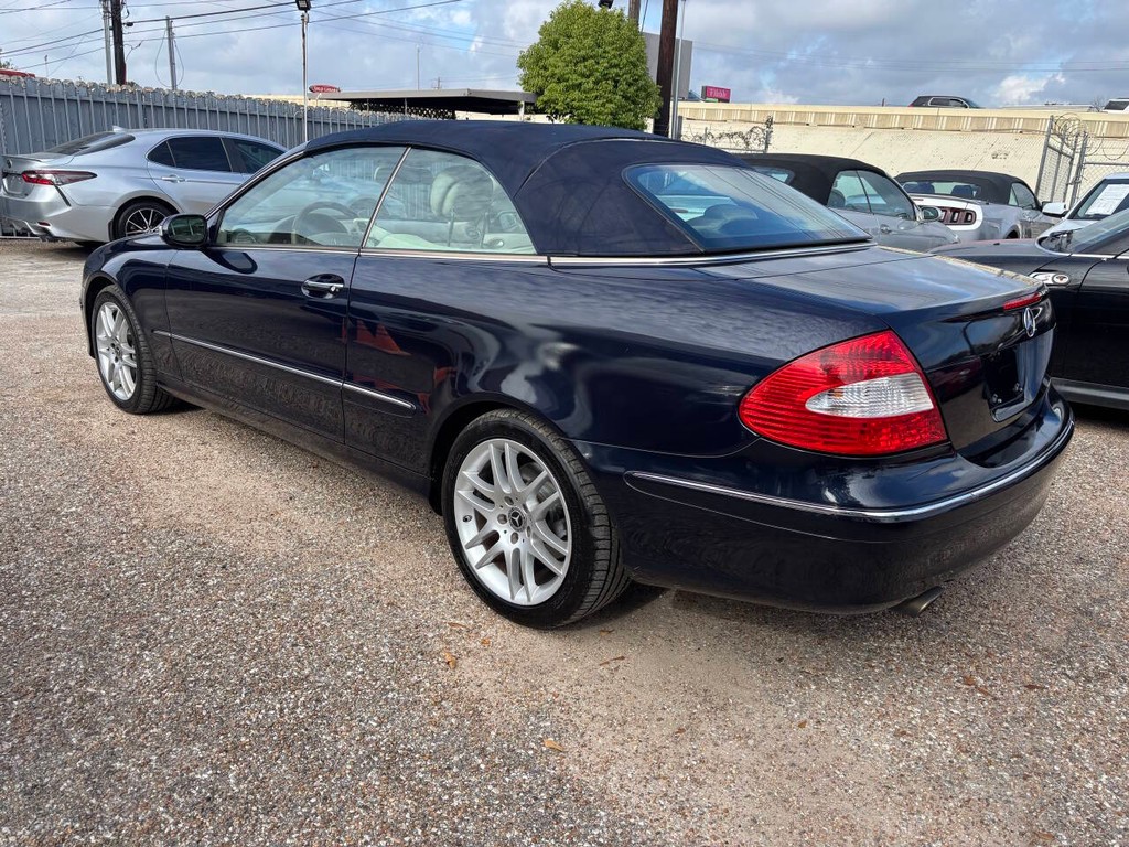 Mercedes-Benz CLK Vehicle Full-screen Gallery Image 05