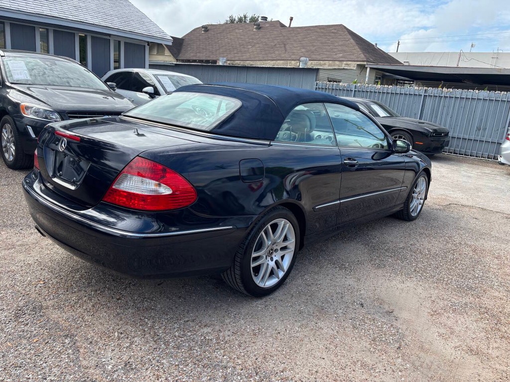 Mercedes-Benz CLK Vehicle Full-screen Gallery Image 07