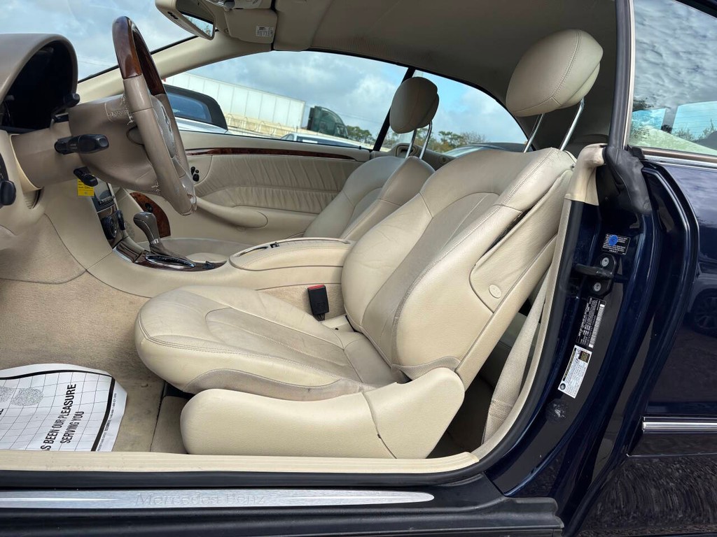 Mercedes-Benz CLK Vehicle Full-screen Gallery Image 09