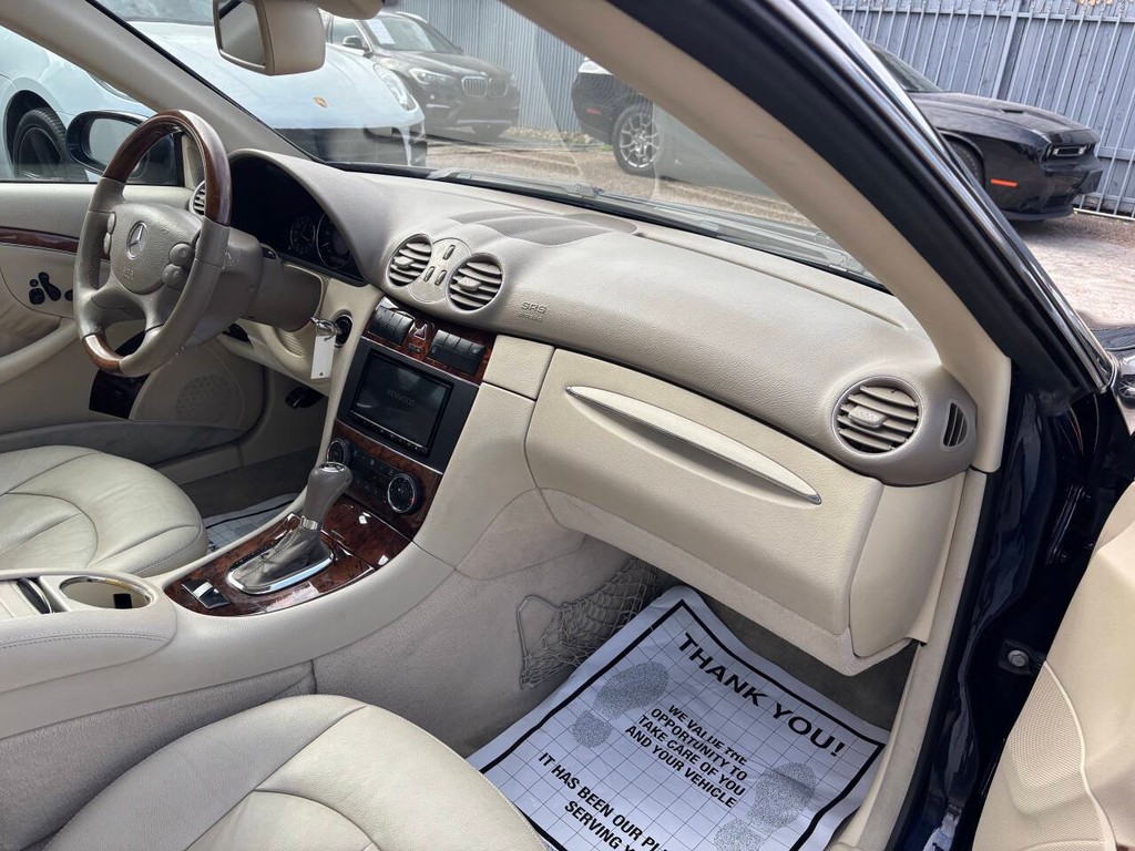 Mercedes-Benz CLK Vehicle Full-screen Gallery Image 10