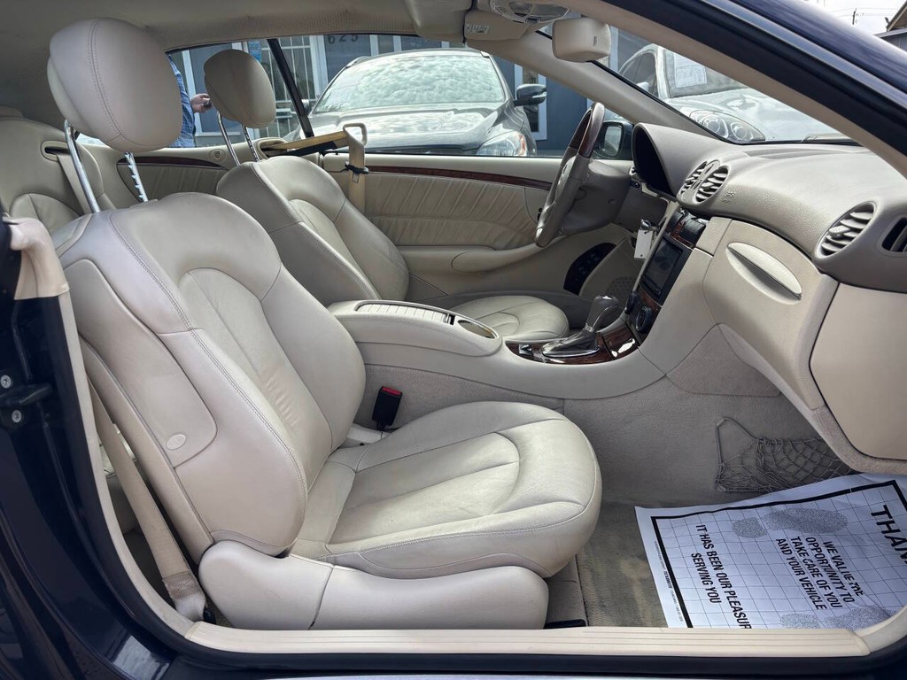 Mercedes-Benz CLK Vehicle Full-screen Gallery Image 11