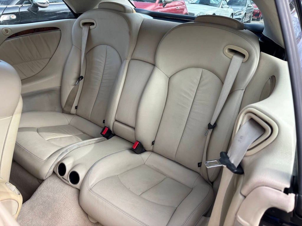 Mercedes-Benz CLK Vehicle Full-screen Gallery Image 12