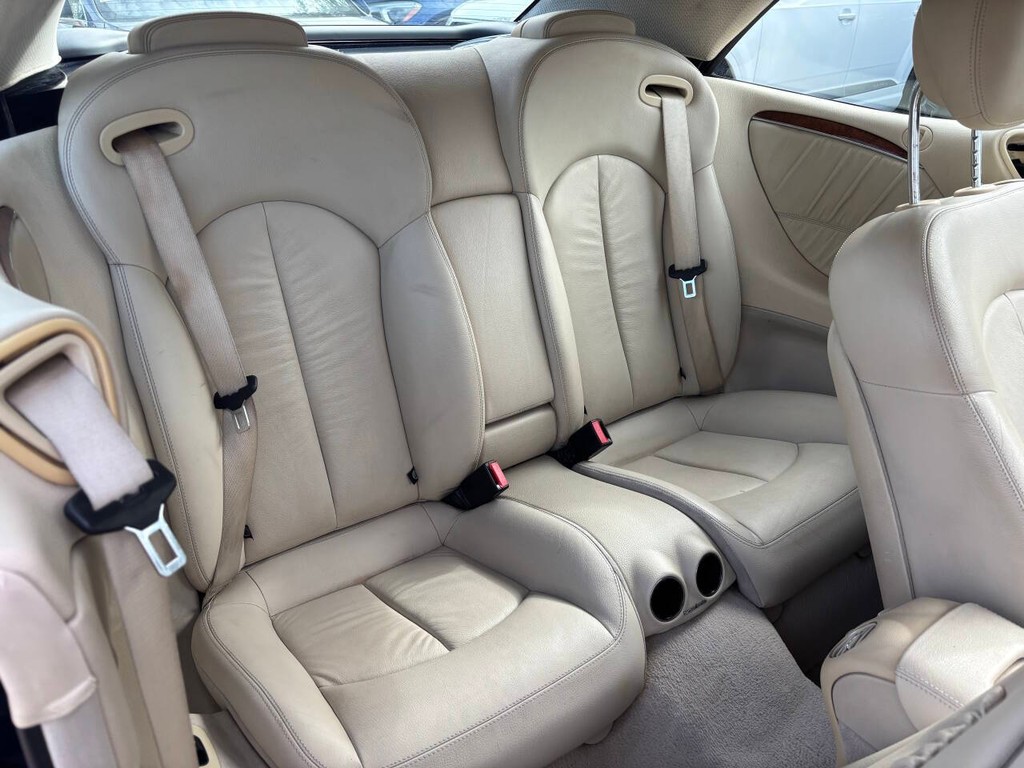 Mercedes-Benz CLK Vehicle Full-screen Gallery Image 13