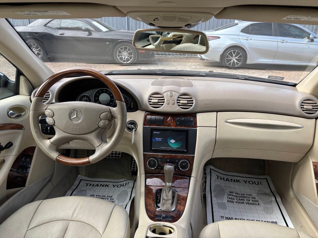 Mercedes-Benz CLK Vehicle Full-screen Gallery Image 14