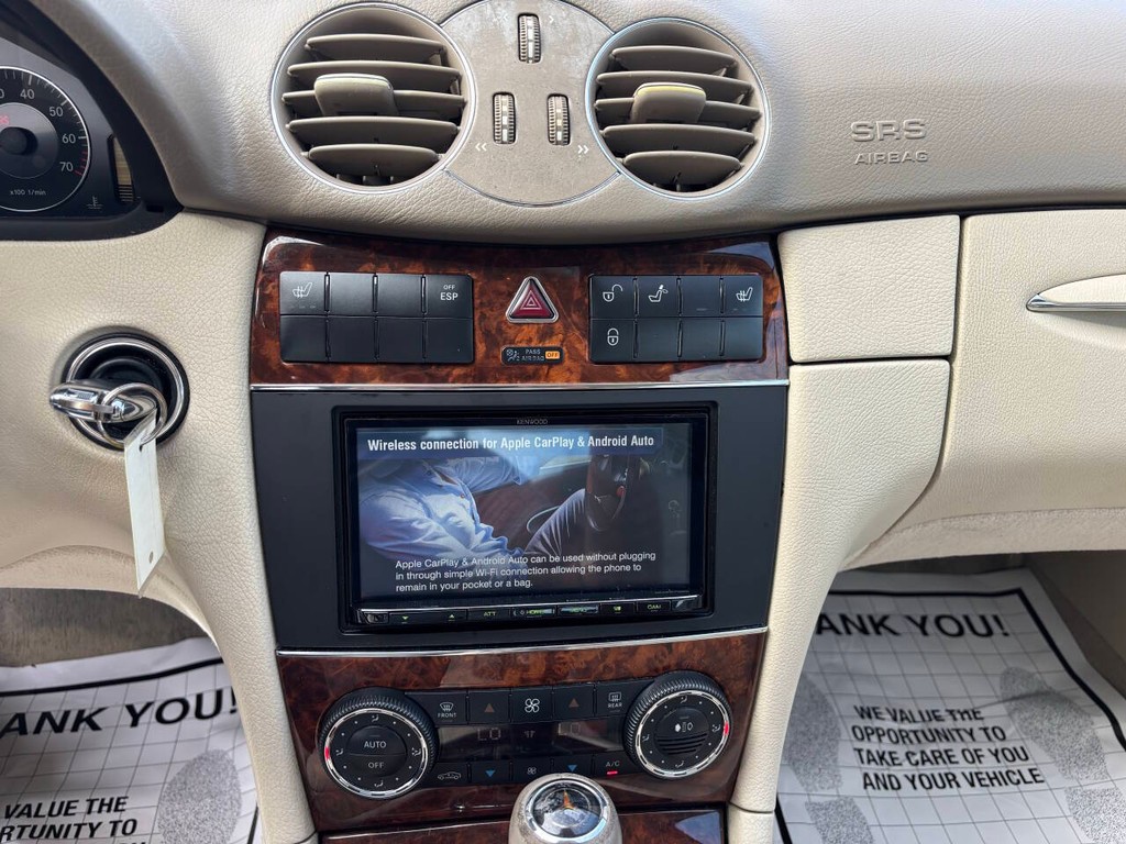 Mercedes-Benz CLK Vehicle Full-screen Gallery Image 15