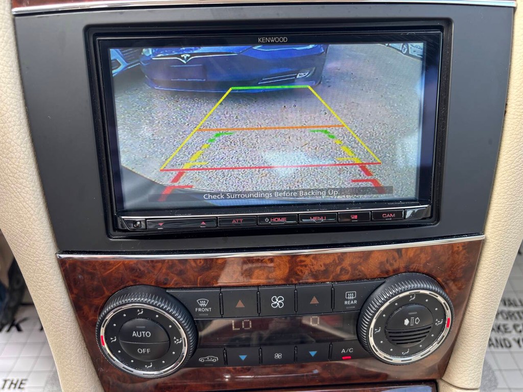 Mercedes-Benz CLK Vehicle Full-screen Gallery Image 16