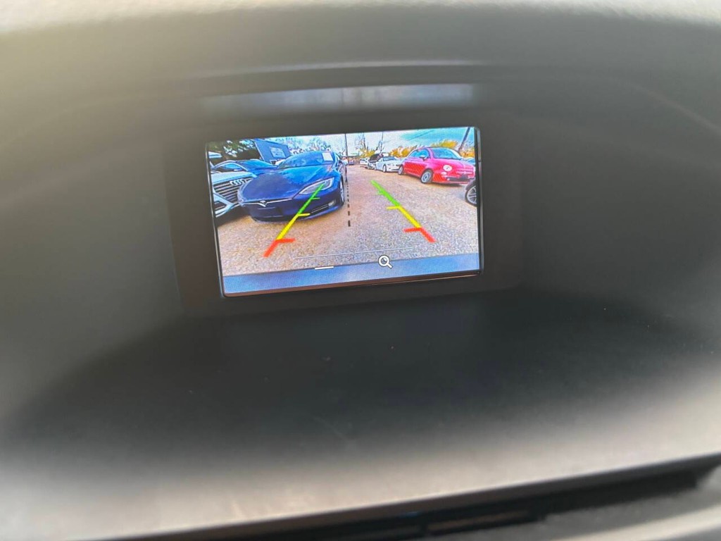 Ford Focus Sedan Vehicle Full-screen Gallery Image 16