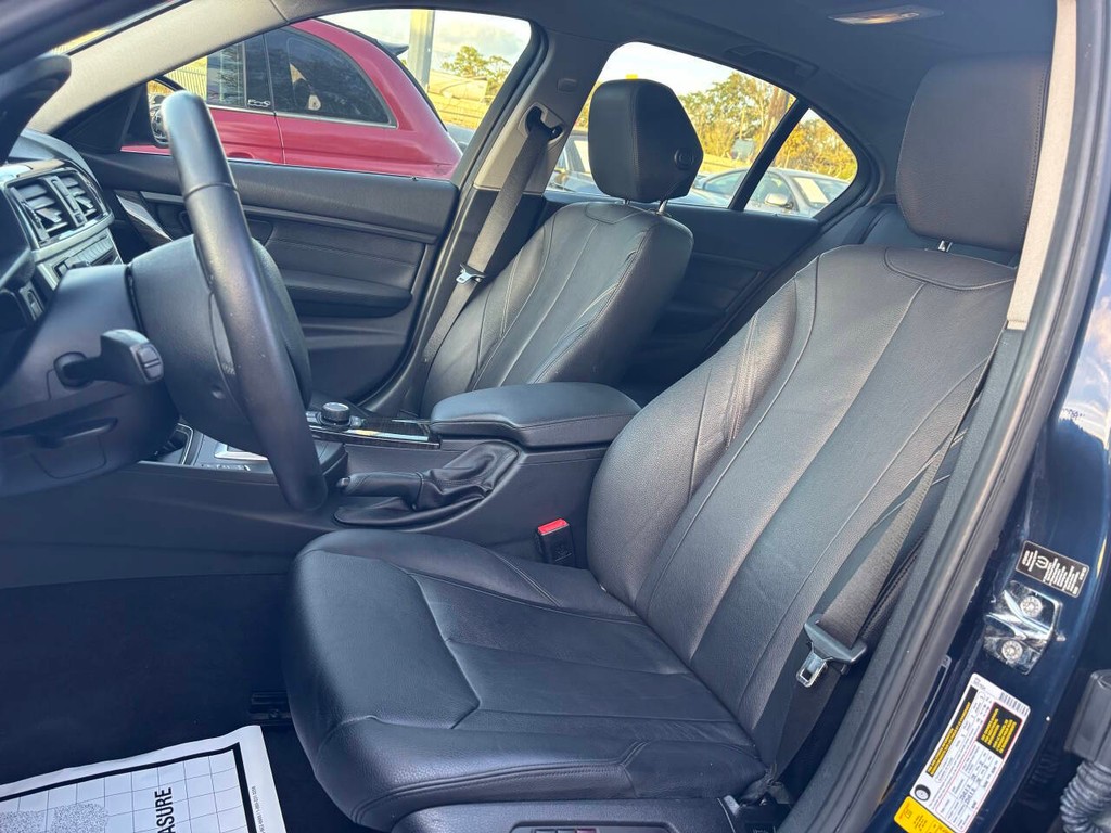 BMW 3 Series Vehicle Full-screen Gallery Image 08