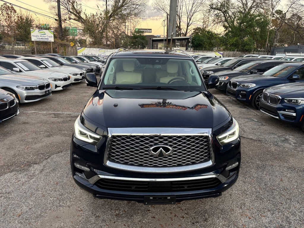 INFINITI QX80 Vehicle Full-screen Gallery Image 02