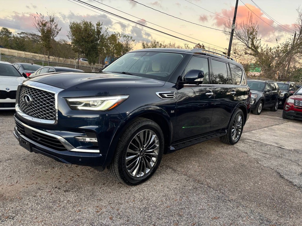 INFINITI QX80 Vehicle Full-screen Gallery Image 03