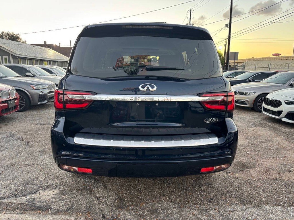 INFINITI QX80 Vehicle Full-screen Gallery Image 05