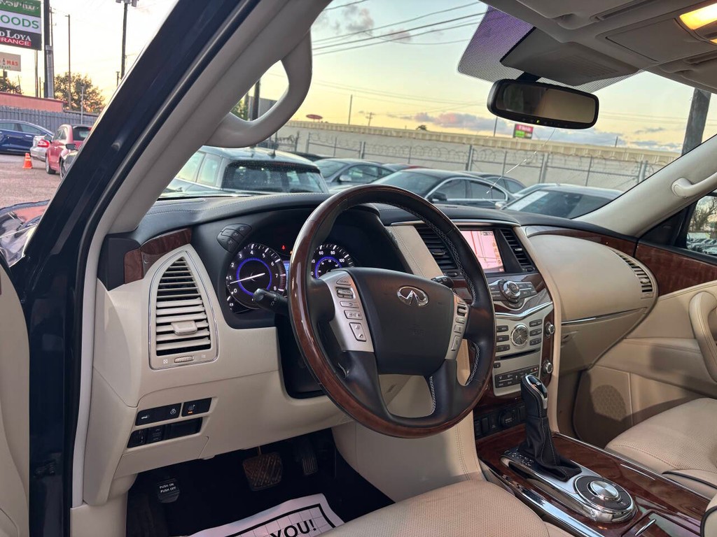 INFINITI QX80 Vehicle Full-screen Gallery Image 07