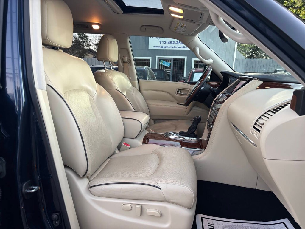 INFINITI QX80 Vehicle Full-screen Gallery Image 09