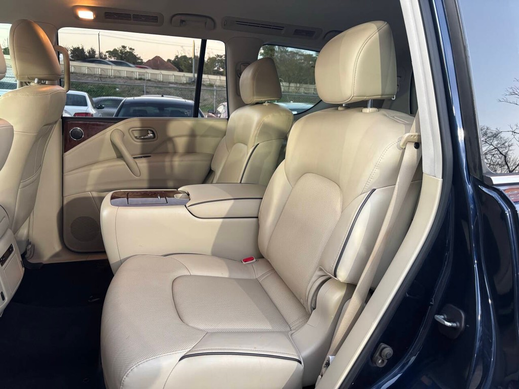 INFINITI QX80 Vehicle Full-screen Gallery Image 10