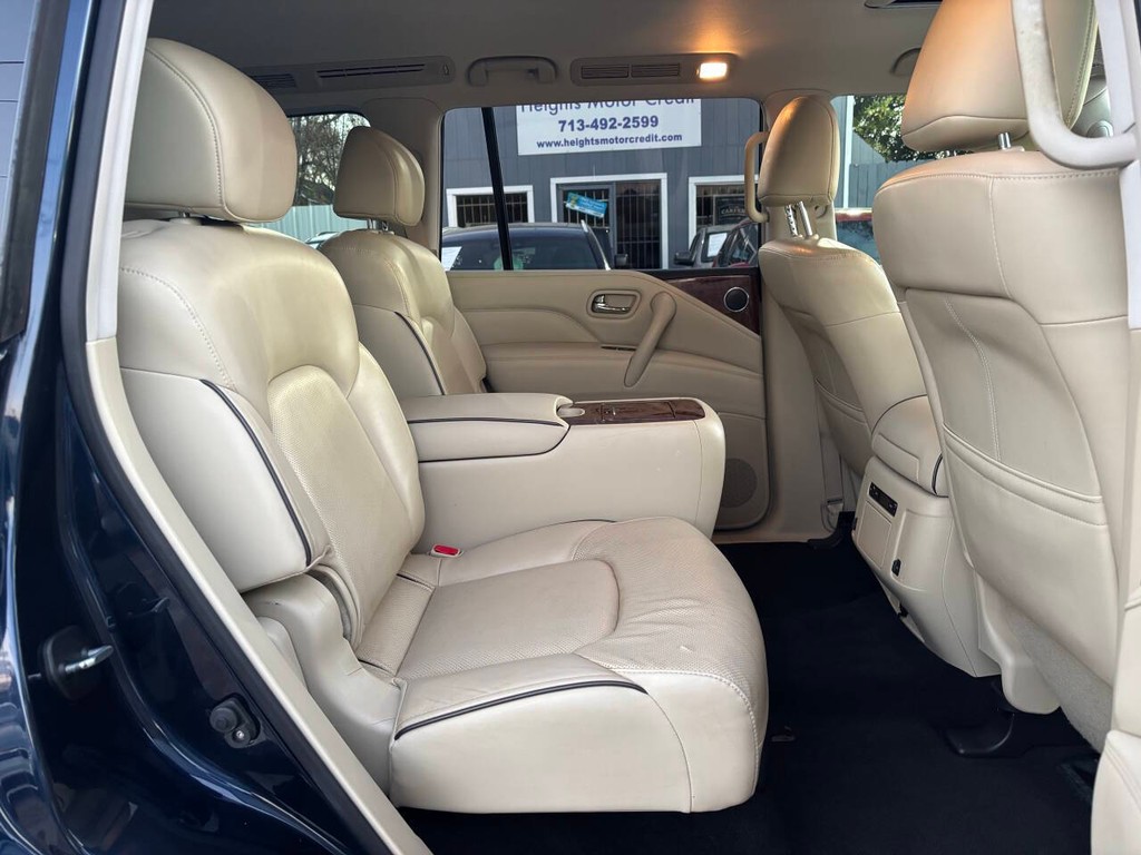INFINITI QX80 Vehicle Full-screen Gallery Image 11