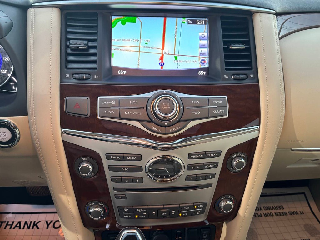INFINITI QX80 Vehicle Full-screen Gallery Image 14