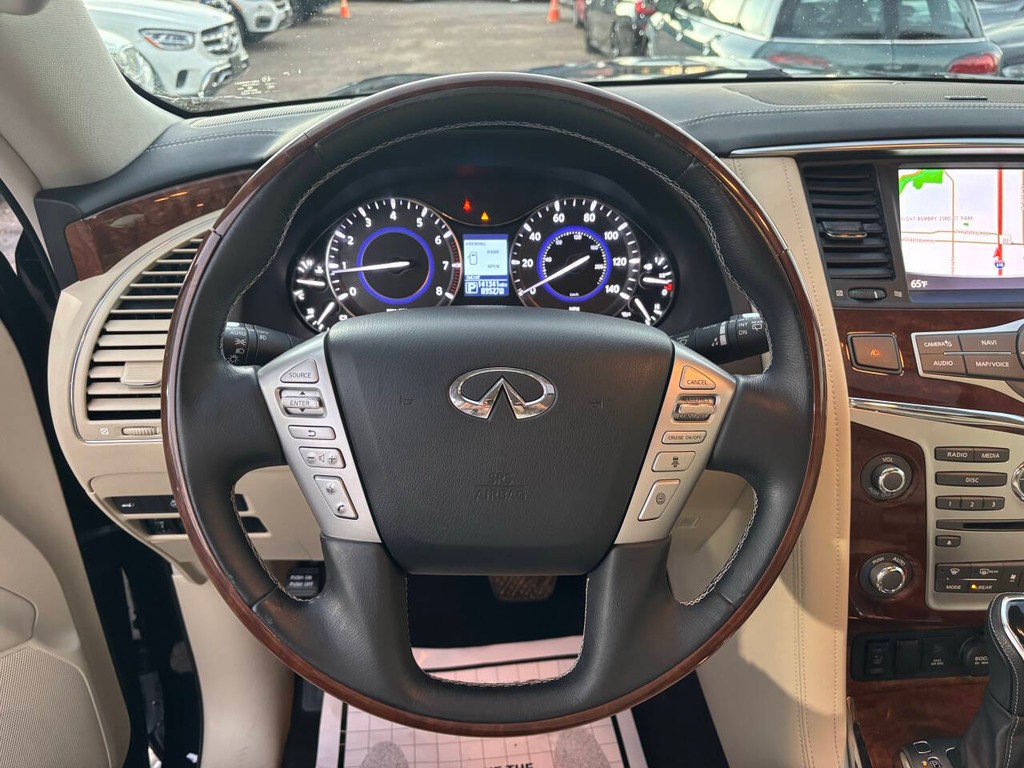 INFINITI QX80 Vehicle Full-screen Gallery Image 17
