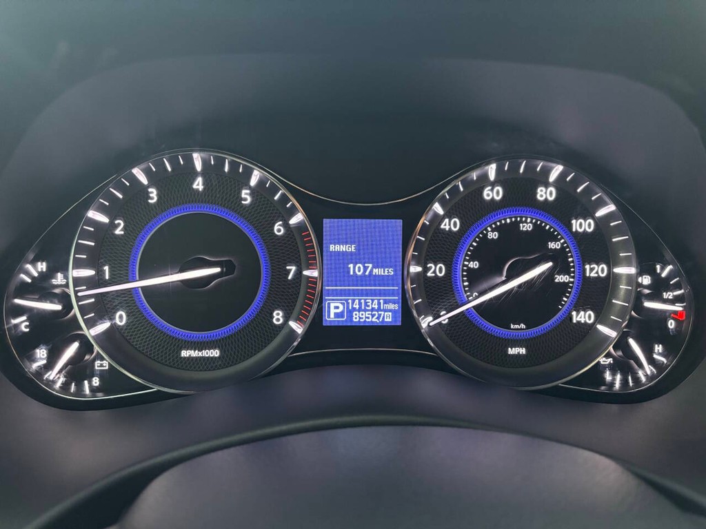 INFINITI QX80 Vehicle Full-screen Gallery Image 19