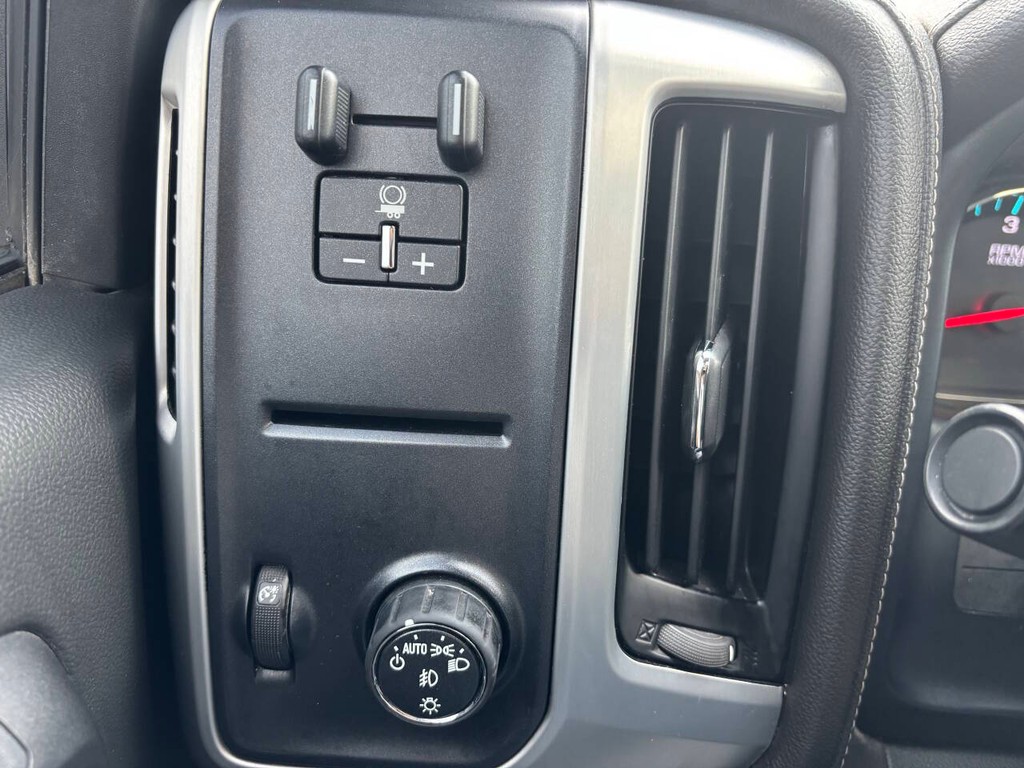 GMC Sierra 1500 Vehicle Full-screen Gallery Image 18