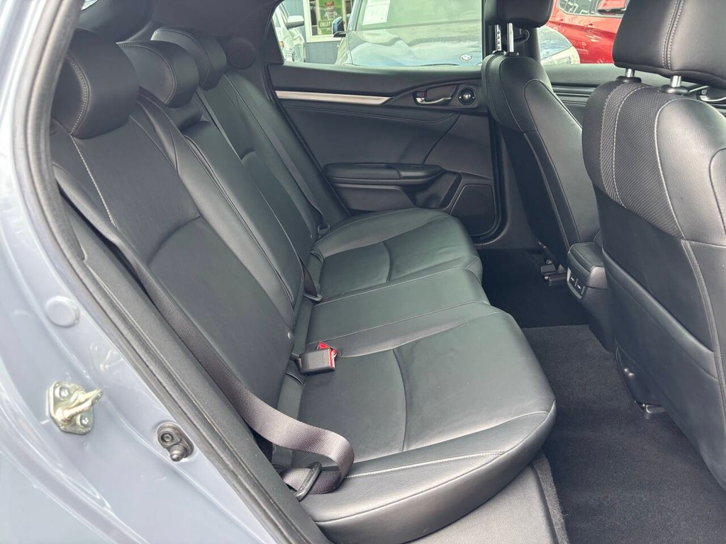 Honda Civic Hatchback Vehicle Full-screen Gallery Image 12