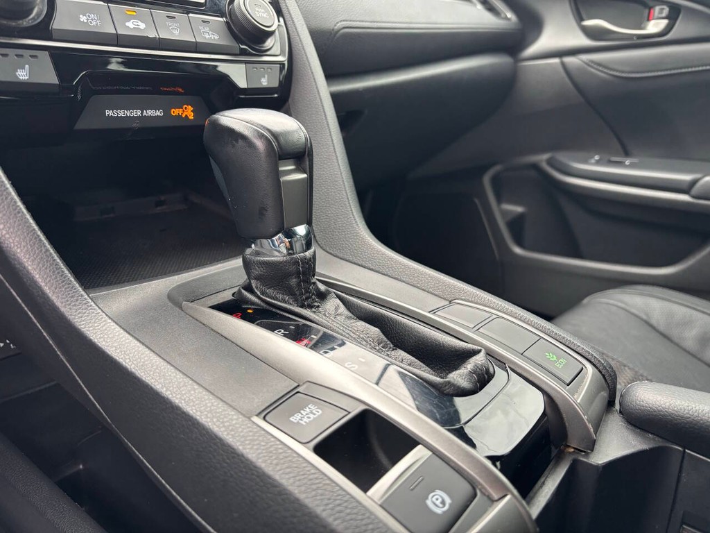 Honda Civic Hatchback Vehicle Full-screen Gallery Image 16