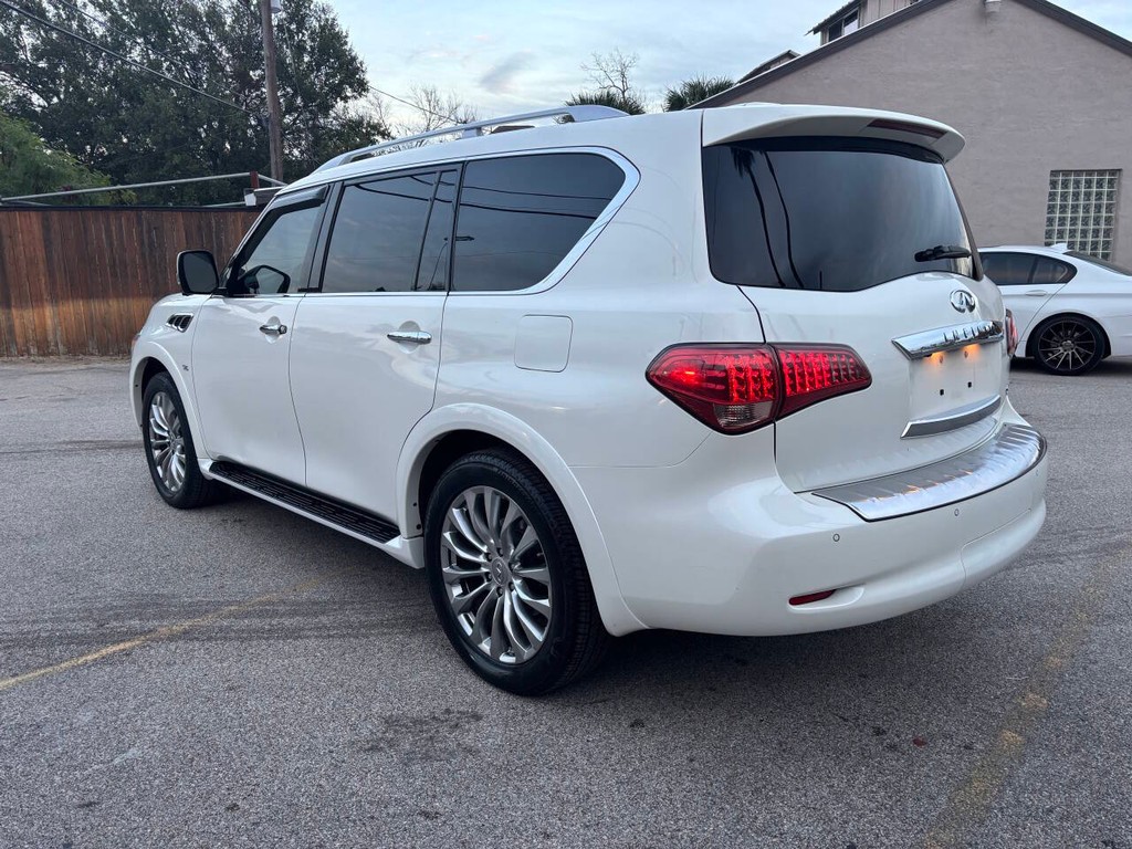 INFINITI QX80 Vehicle Full-screen Gallery Image 03