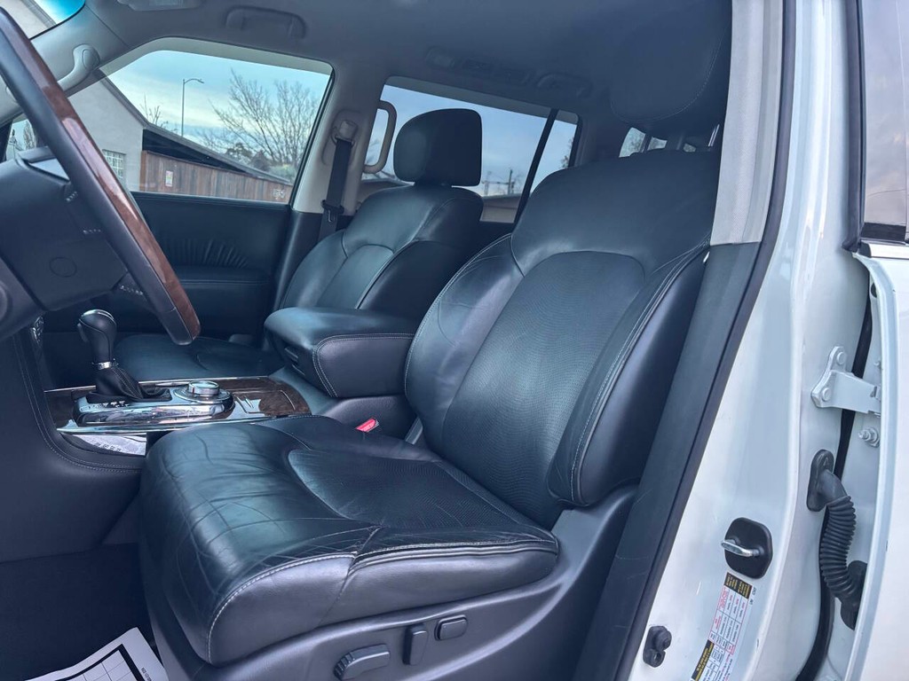 INFINITI QX80 Vehicle Full-screen Gallery Image 07