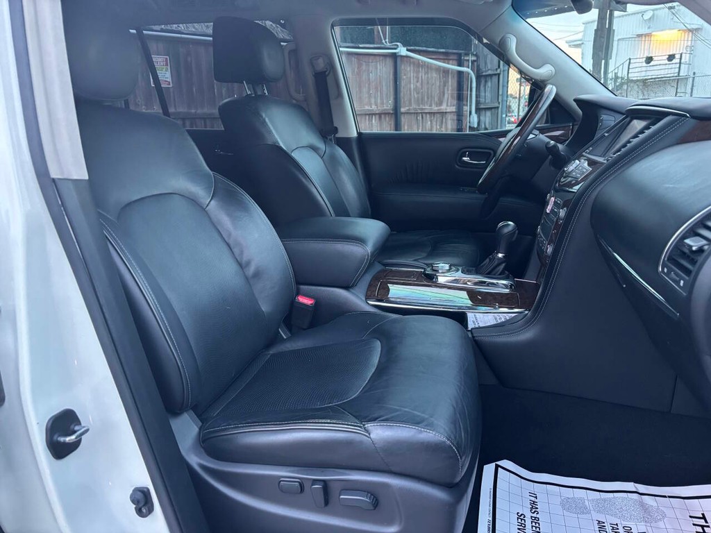 INFINITI QX80 Vehicle Full-screen Gallery Image 08