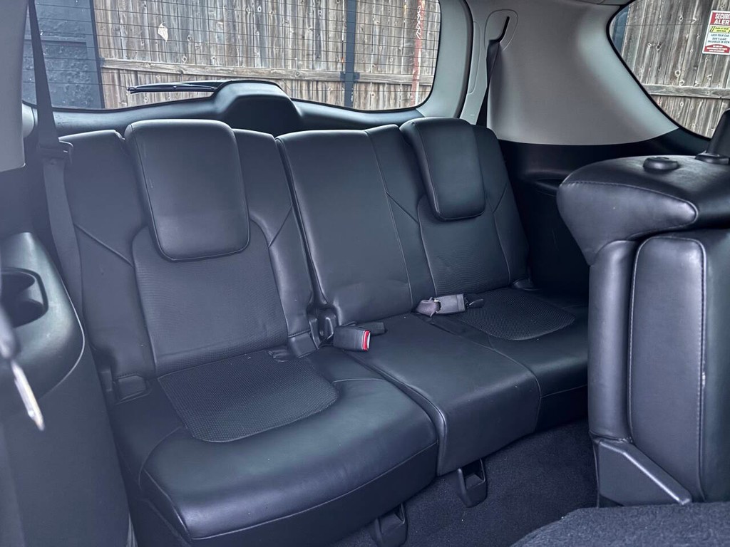 INFINITI QX80 Vehicle Full-screen Gallery Image 10