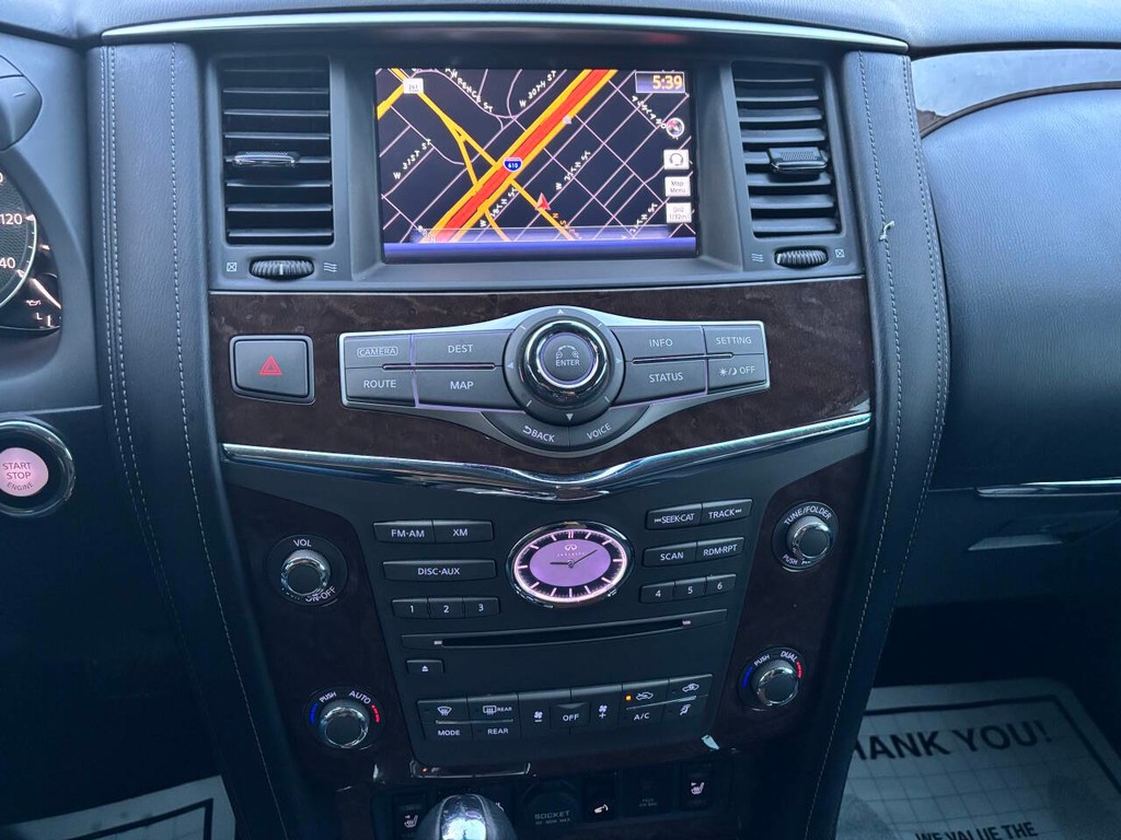 INFINITI QX80 Vehicle Full-screen Gallery Image 12