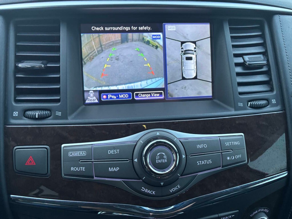 INFINITI QX80 Vehicle Full-screen Gallery Image 13