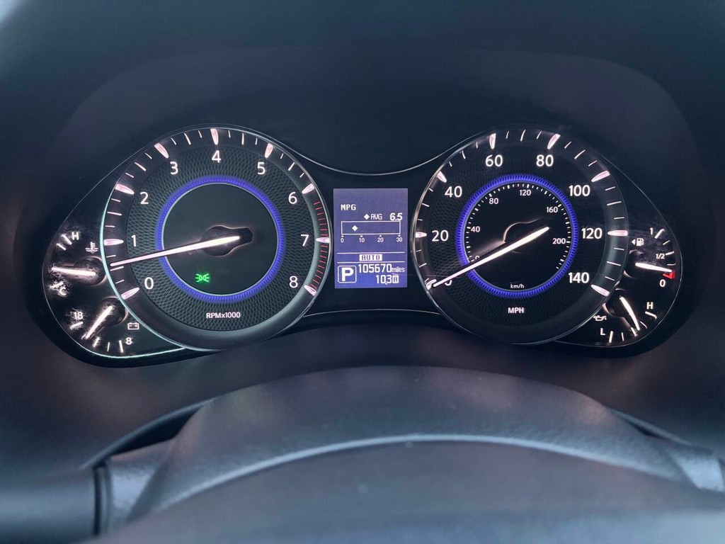 INFINITI QX80 Vehicle Full-screen Gallery Image 18