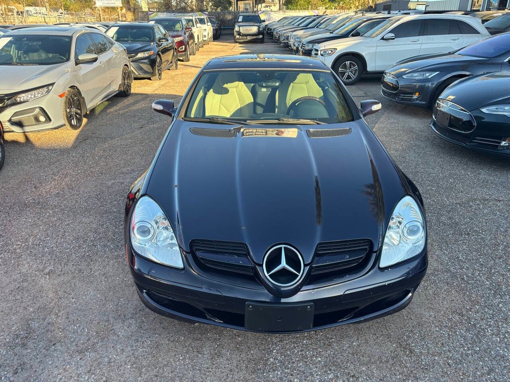 Mercedes-Benz SLK-Class Vehicle Full-screen Gallery Image 02