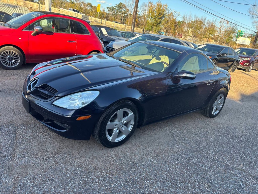 Mercedes-Benz SLK-Class Vehicle Full-screen Gallery Image 03