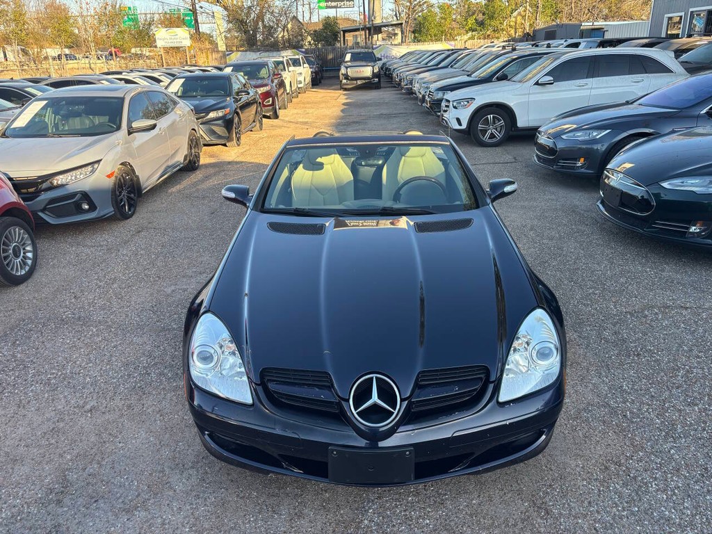 Mercedes-Benz SLK-Class Vehicle Full-screen Gallery Image 09