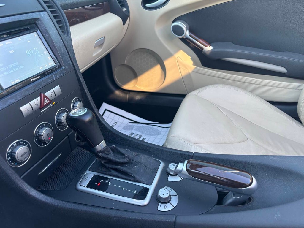 Mercedes-Benz SLK-Class Vehicle Full-screen Gallery Image 18