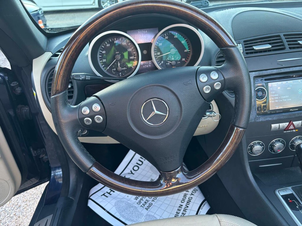 Mercedes-Benz SLK-Class Vehicle Full-screen Gallery Image 19