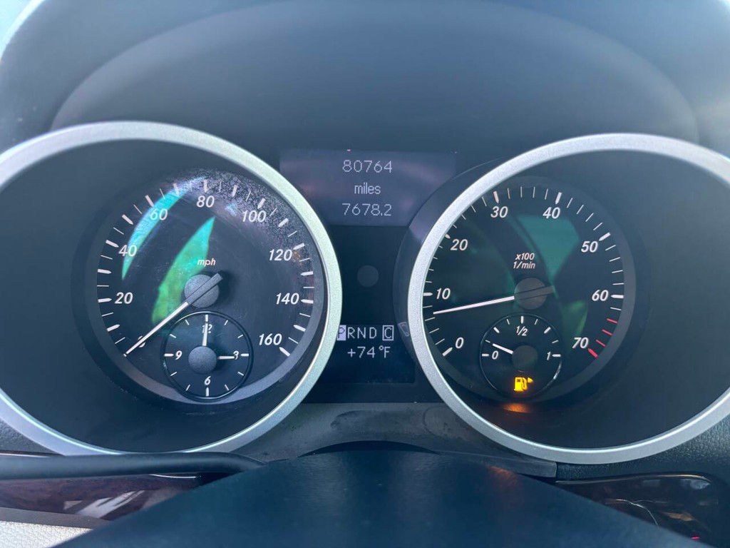 Mercedes-Benz SLK-Class Vehicle Full-screen Gallery Image 20