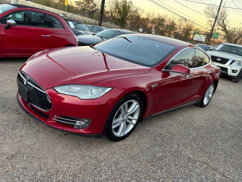 Tesla Model S Vehicle Full-screen Gallery Image 03