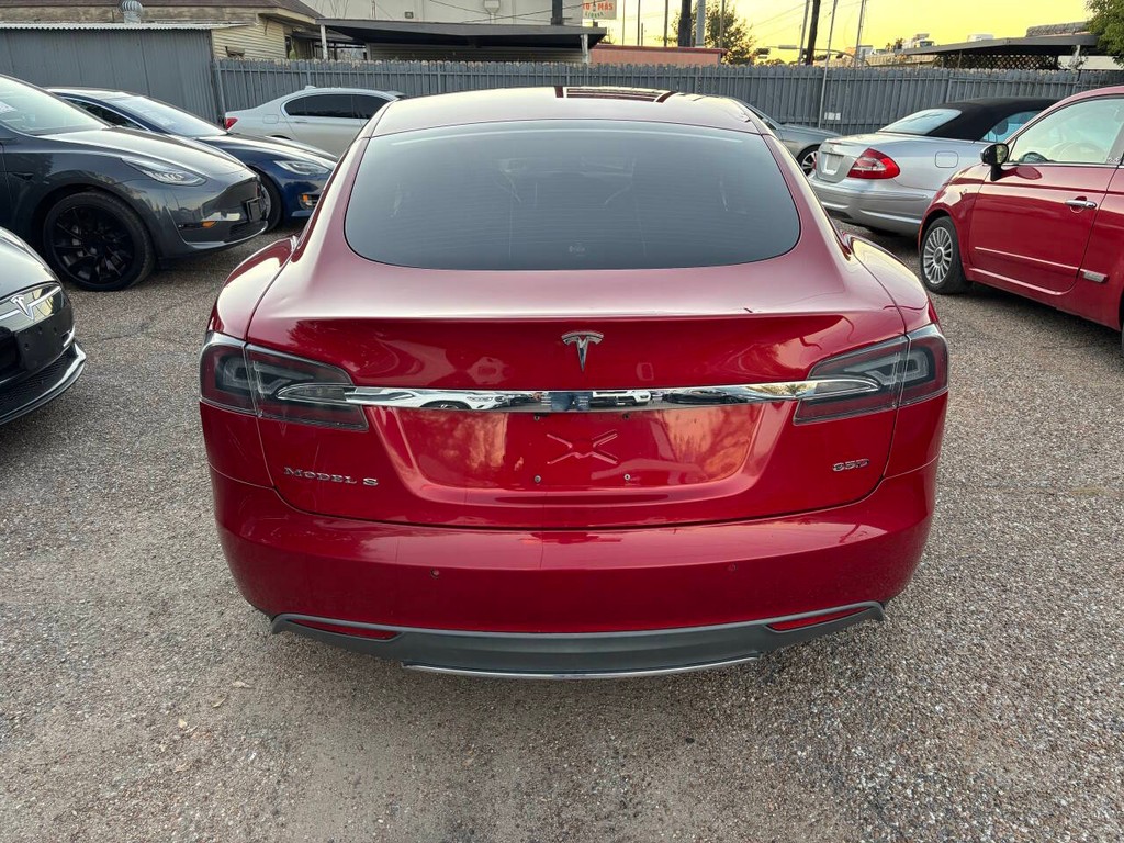 Tesla Model S Vehicle Full-screen Gallery Image 05